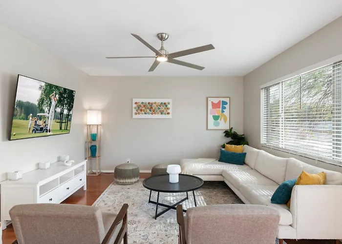 Sunburst Escape L Walk To Grocery L Pool L Hot Tub Holiday home