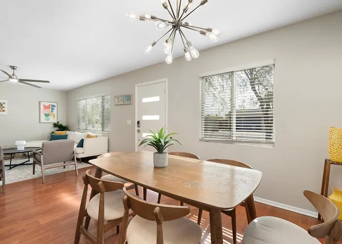Sunburst Escape L Walk To Grocery L Pool L Hot Tub Holiday home *