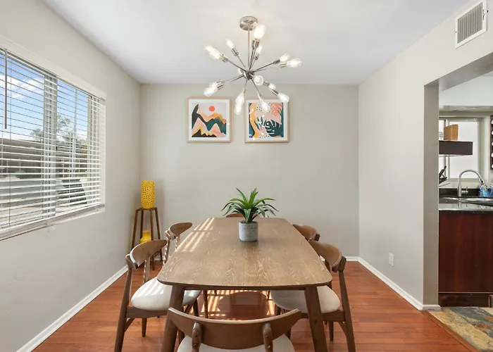 Sunburst Escape L Walk To Grocery L Pool L Hot Tub Holiday home *
