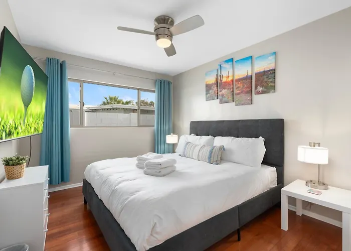 Sunburst Escape L Walk To Grocery L Pool L Hot Tub Holiday home *