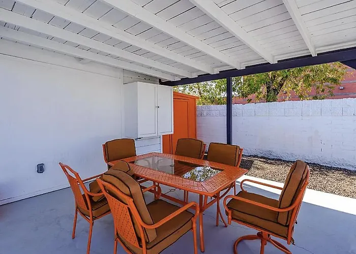 Sunburst Escape L Walk To Grocery L Pool L Hot Tub Holiday home *