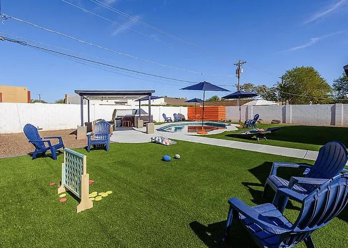 Sunburst Escape L Walk To Grocery L Pool L Hot Tub Holiday home *