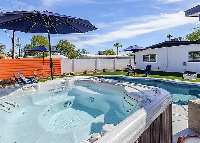 Sunburst Escape L Walk To Grocery L Pool L Hot Tub Holiday home Scottsdale