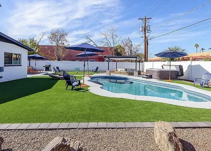 Sunburst Escape L Walk To Grocery L Pool L Hot Tub Holiday home *
